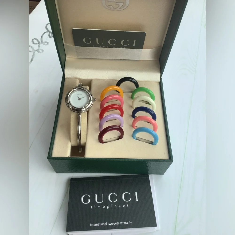 Gucci Silver Bangle Watch with Multicolor Interchangeable Bezels 💛🤍❤️